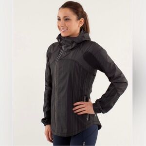 Lululemon Get Up and Glow running jacket EUC size 6
